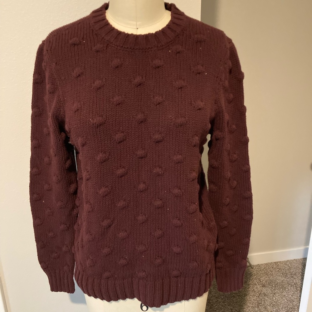 Women’s Vince Camuto textured dot sweater.  Size Small.  Color: Burgandy.